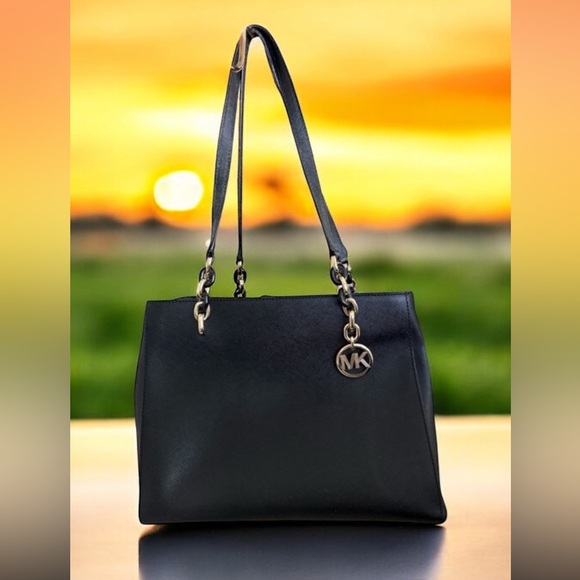 Michael Kors black purse - Picture 1 of 7